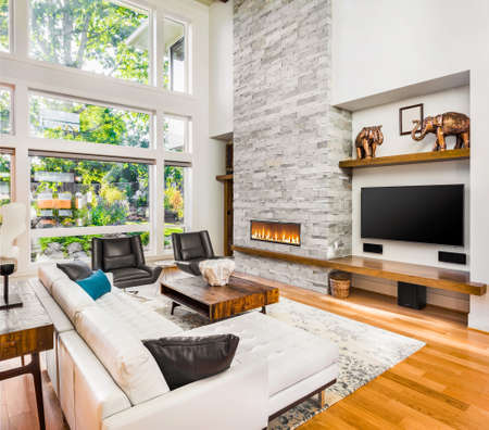 maison de luxe salon intérieur avec parquet et cheminée dans la nouvelle maison de luxe